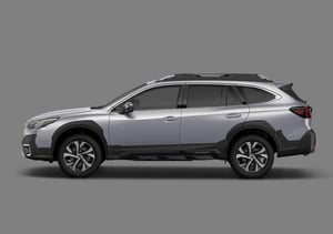 Outback von der Seite in silber mit Stylingfolien