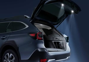 Aktive Laderaumbeleuchtung bei einem silbernen Outback