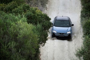 SE6608_Uncharted AWD Grey 02_EC-1
