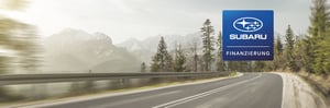 Subaru Finanzierungsangebot - Straße im Hintergrund